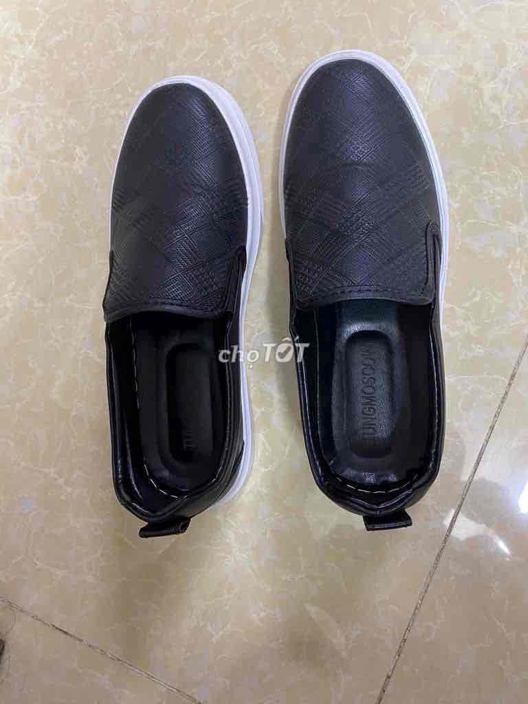 Giày slip on Nam Đen size 38 mới nguyên. Mua bán Giày dép tại Quận Cầu Giấy Hà Nội được đăng bởi vũ hình 1