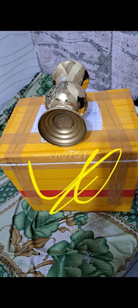 1 cái bình bông bằng đồng cao 25cm bán mau lẹ