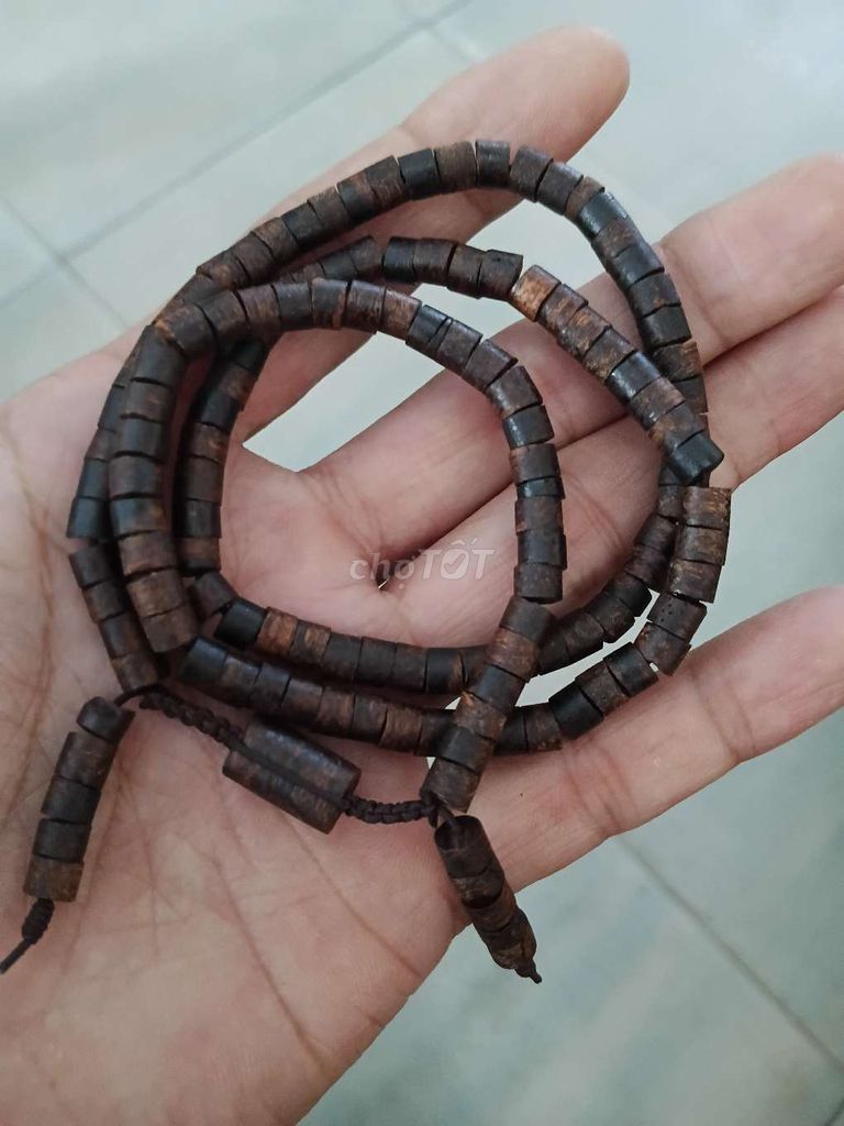 Vòng tay Trầm hương tự nhiên 5 li. Mua bán Phụ kiện thời trang khác tại Quận Liên Chiểu Đà Nẵng được đăng bởi Cu hình 1