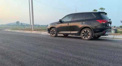 Mitsubishi Outlander 2021 SUV Đen
