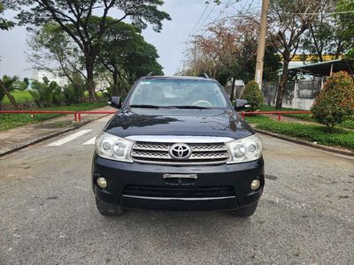 Toyota Fortuner Đen