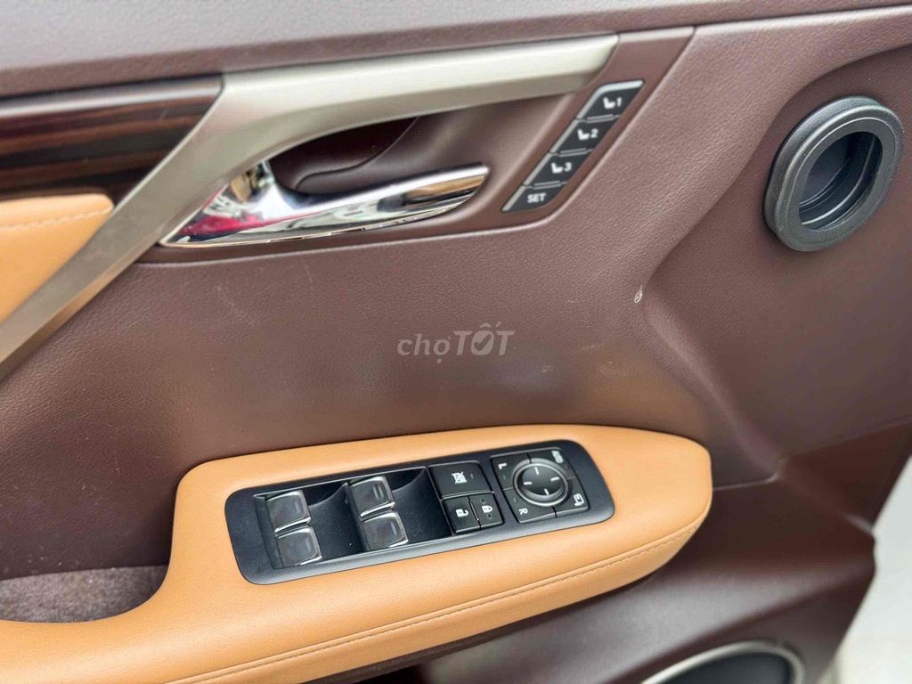 Lexus RX350 2018 Trắng 75.000 km. Mua bán Ô tô tại Quận Long Biên Hà Nội được đăng bởi Trang Gala hình 7