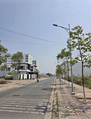 Bán lô đất đẹp Nam Đăk Bla, mặt tiền đường Đào Đình Luyện