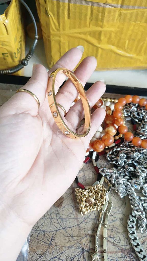 Vòng tay Vàng 18K đính đá. Mua bán Phụ kiện thời trang khác tại Quận Bình Tân Tp Hồ Chí Minh được đăng bởi  chuyên hàng si nhật sĩ lẻ hình 1