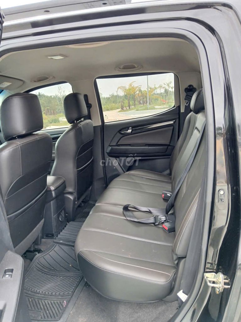 Chevrolet Colorado 2017 High Country Đen. Mua bán Ô tô tại Quận Cẩm Lệ Đà Nẵng được đăng bởi Chị Dung hình 4