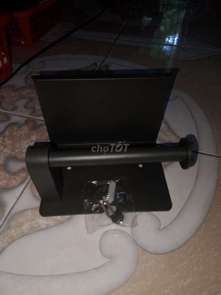 Giá treo giấy vệ sinh Kim loại Đen. Mua bán Thiết bị vệ sinh, nhà tắm tại Quận 1 Tp Hồ Chí Minh được đăng bởi Bí ẩn Người hình 1