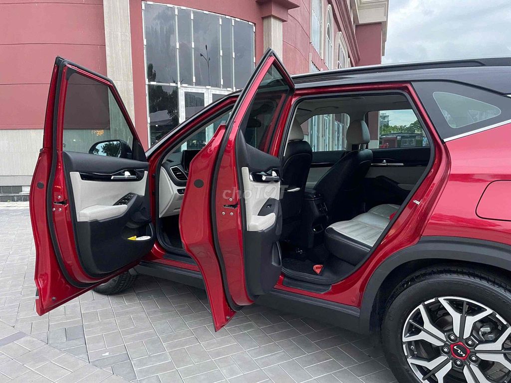Kia Seltos 2022 Premium 1.6 AT - 9916 km. Mua bán Ô tô tại Quận 7 Tp Hồ Chí Minh được đăng bởi Hanh hình 3