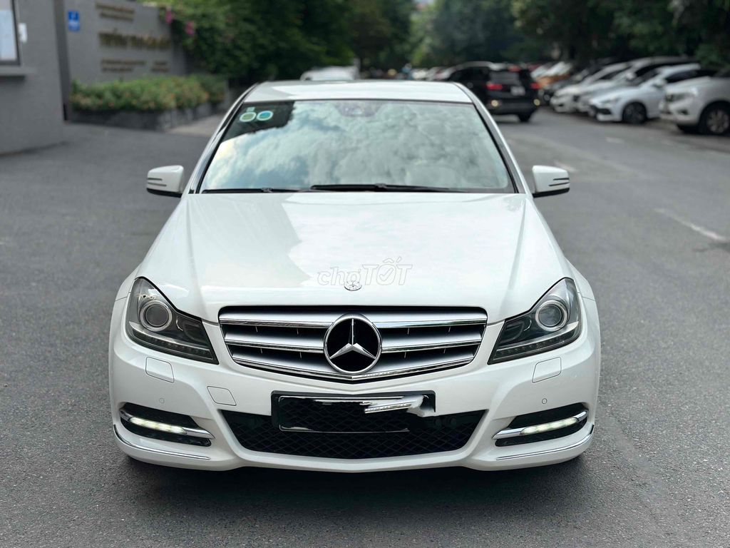 Bán Mercedes C200 2011 Trắng Kem Siêu Mới