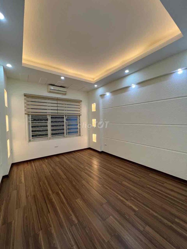 Cho thuê nhà riêng Hoa Bằng. DT 50m2, 4 tầng. Mới. 18 triệu(tháng)