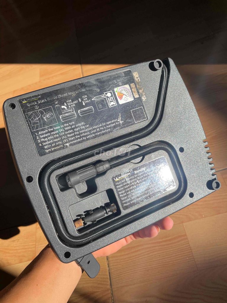 Bộ vá lốp khẩn cấp Michelin 12V. Mua bán Phụ tùng xe tại Thành phố Pleiku Gia Lai được đăng bởi Chán Thì Bán  hình 3