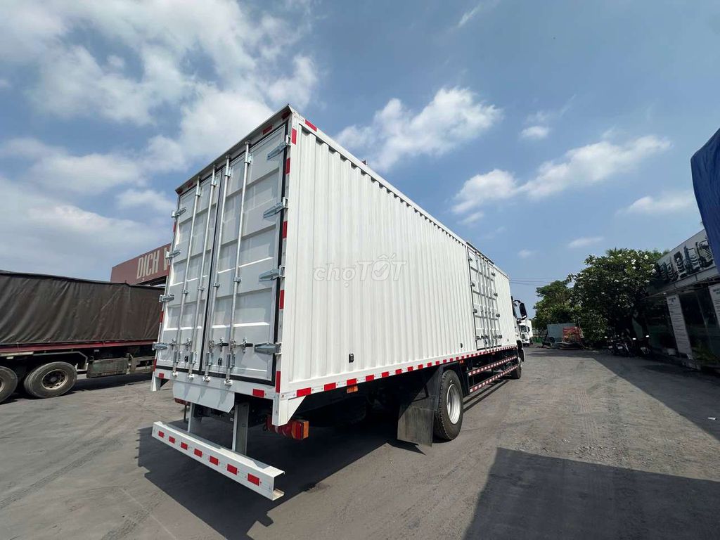 Xe tải Howo 4x2 8 tấn Thùng kín nhập khẩu dài 9,9m. Mua bán Xe tải, xe ben tại Thành phố Biên Hòa Đồng Nai được đăng bởi Howo vimid hình 10