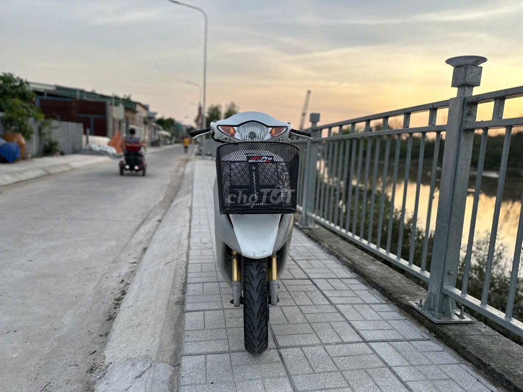 Honda Dio Z4 FI 50cc Trắng. Mua bán Xe máy tại Huyện Nhà Bè Tp Hồ Chí Minh được đăng bởi Văn Ninh hình 6