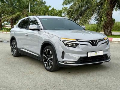 VINFAST VF8 PLUS 2025 PIN MUA TRẦN KÍNH 20.000km