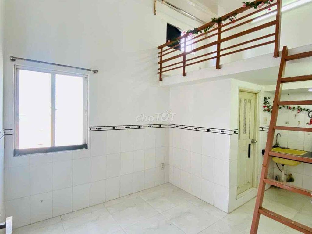 Phòng trọ duplex gác cao ở 3-4 người gần cầu Nguyễn Văn Cừ