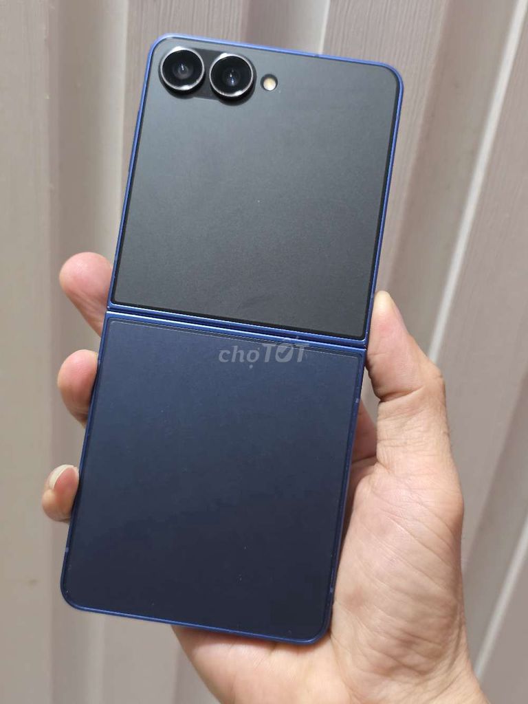 Samsung Z Flip7 5G 256GB VN 2sim zin còn BHH 10/26. Mua bán Điện thoại tại Quận 10 Tp Hồ Chí Minh được đăng bởi Đăng Khôi store hình 1