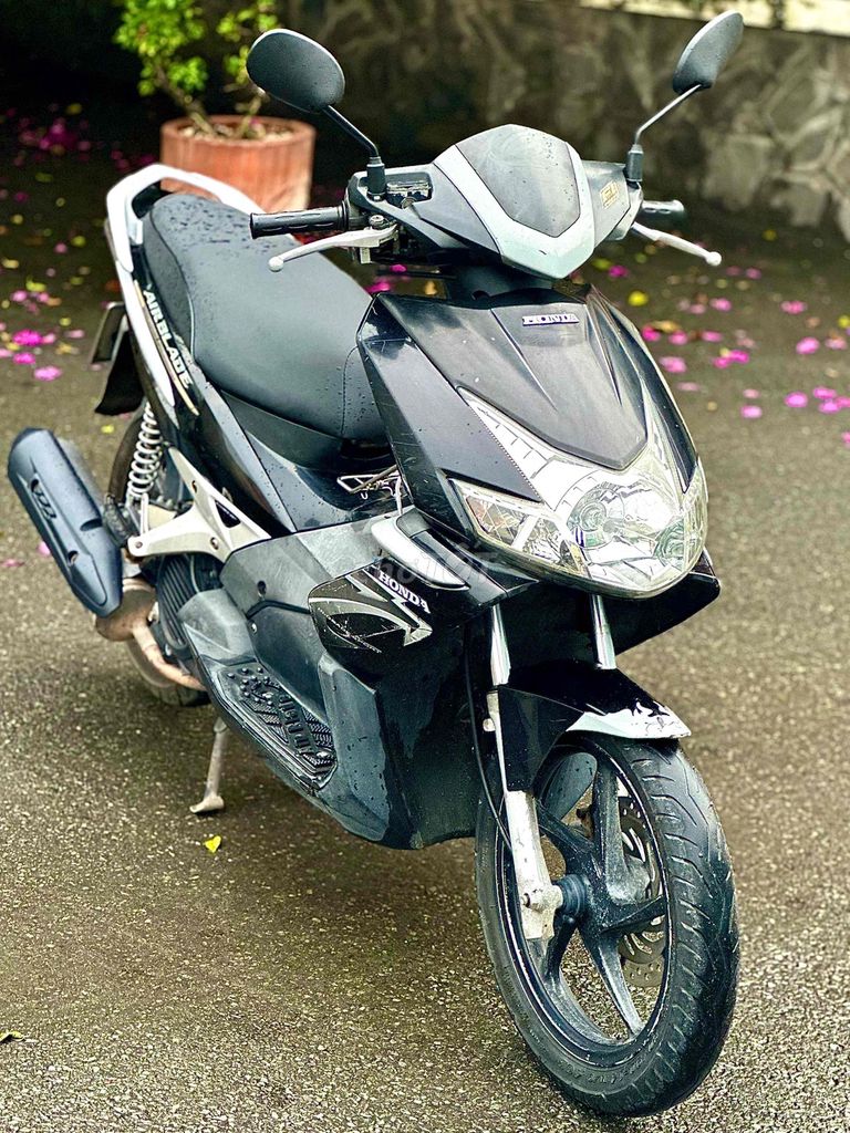 Honda Air Blade màu Đen. Mua bán Xe máy tại Thành phố Thuận An Bình Dương được đăng bởi XM Đô Rê Mon  hình 6