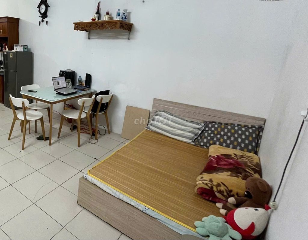 Giường đơn gỗ 1.3x1.9m kèm đệm. Mua bán Giường, chăn ga gối nệm tại Quận Hoàng Mai Hà Nội được đăng bởi philong tran hình 1