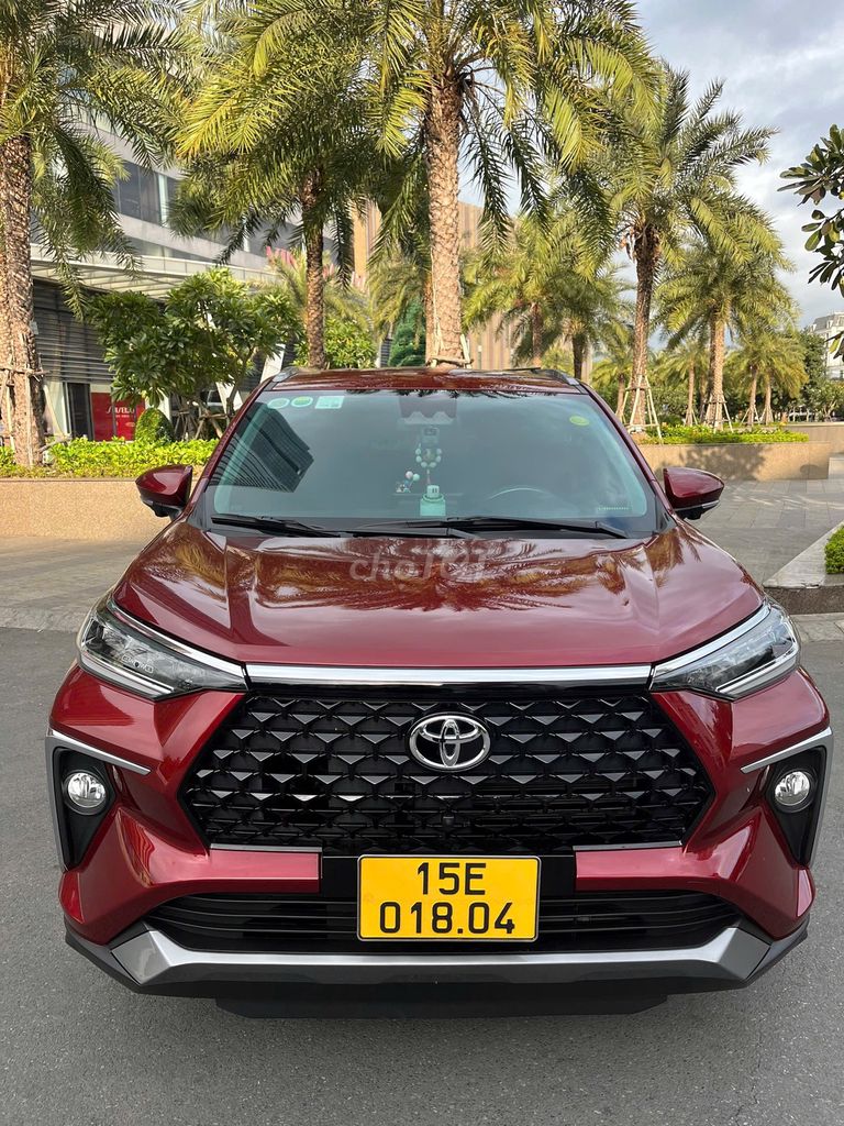 Крестовый топ Toyota Veloz 2023 красный