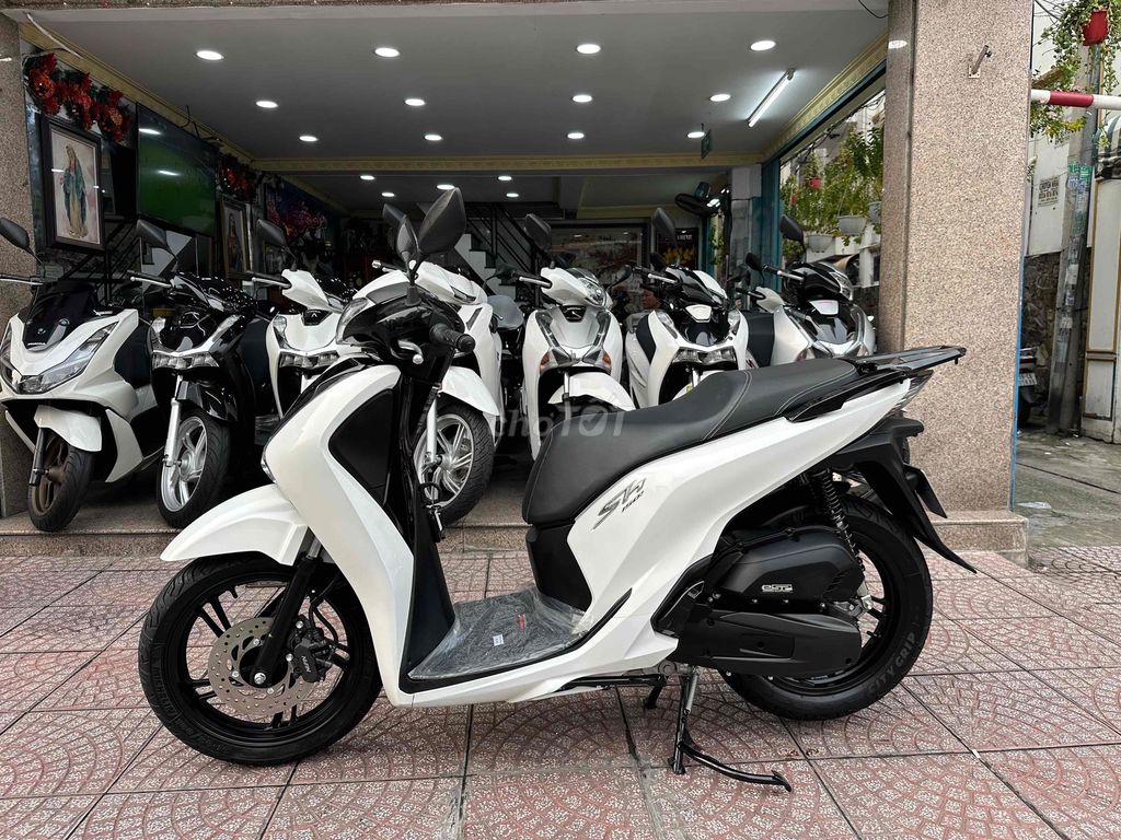 Хонда SH 150i CBS 2017 Черно-белая 17 250 км