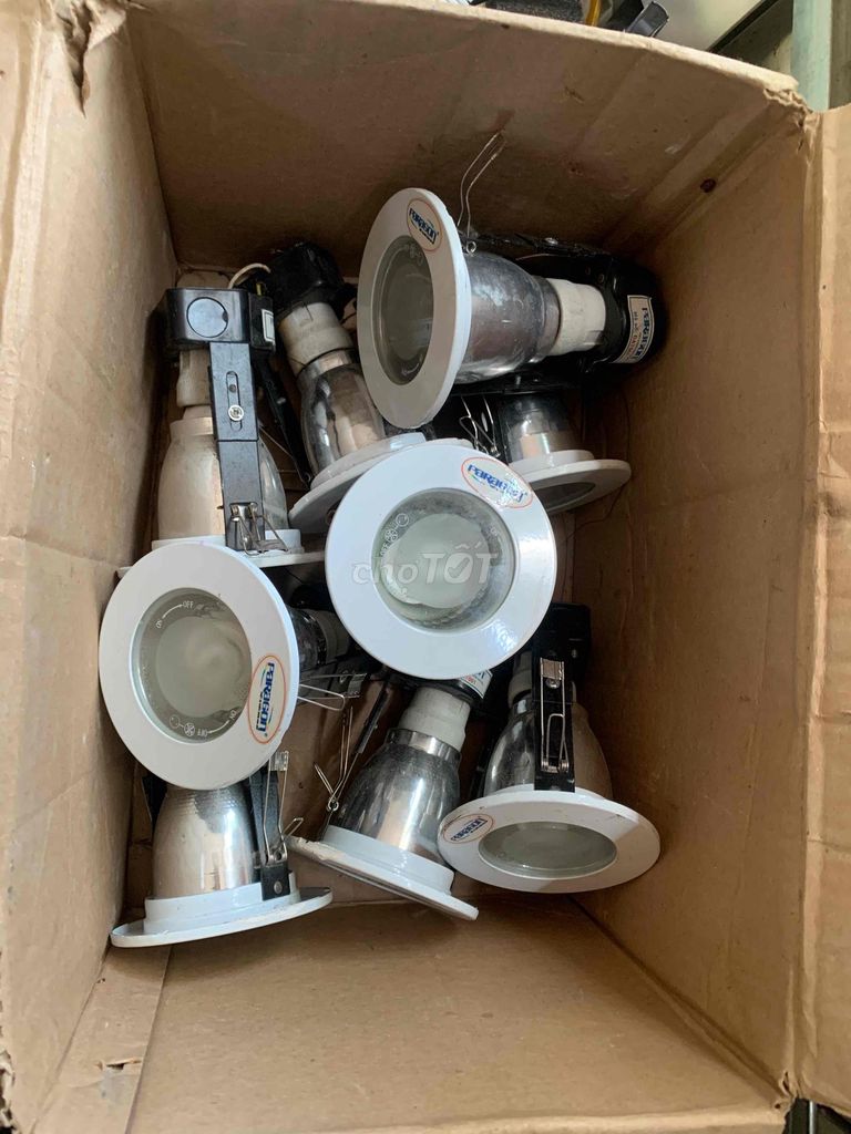 Đèn LED Tròn Trắng Có sẵn bóng. Mua bán Đèn tại Quận 7 Tp Hồ Chí Minh được đăng bởi phan phuoc hình 1