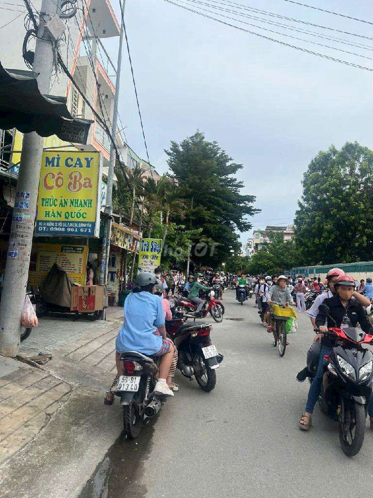 MẶT TIỀN KINH DOANH KHÔNG LỘ GIỚI ĐƯỜNG 8M LỀ 4M ĐỐI DIỆN TRƯỜNG HỌC. Mua bán nhà ở tại Quận Bình Tân Tp Hồ Chí Minh được đăng bởi TRẦN THỊ MINH PHƯỢNG hình 3