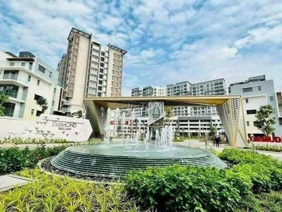 BAN CĂN HỘ CHUNG CƯ DIAMOND BRILLIANT 141m2 CÓ CỔ HỒNG CELADON CITY