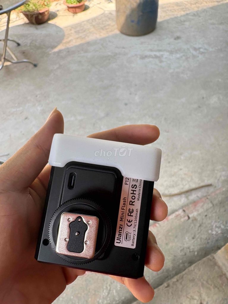 Đèn flash Ulanzi F12 Đen. Mua bán Máy ảnh, Máy quay tại Huyện Châu Thành Bến Tre được đăng bởi Võ Nam hình 1