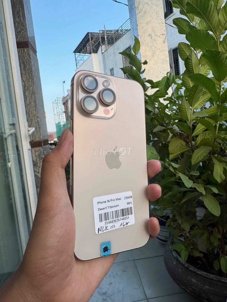 iPhone 16 Pro Max 256GB Titan vàng. Mua bán Điện thoại tại Thành phố Biên Hòa Đồng Nai được đăng bởi nguyễn lê store hình 1