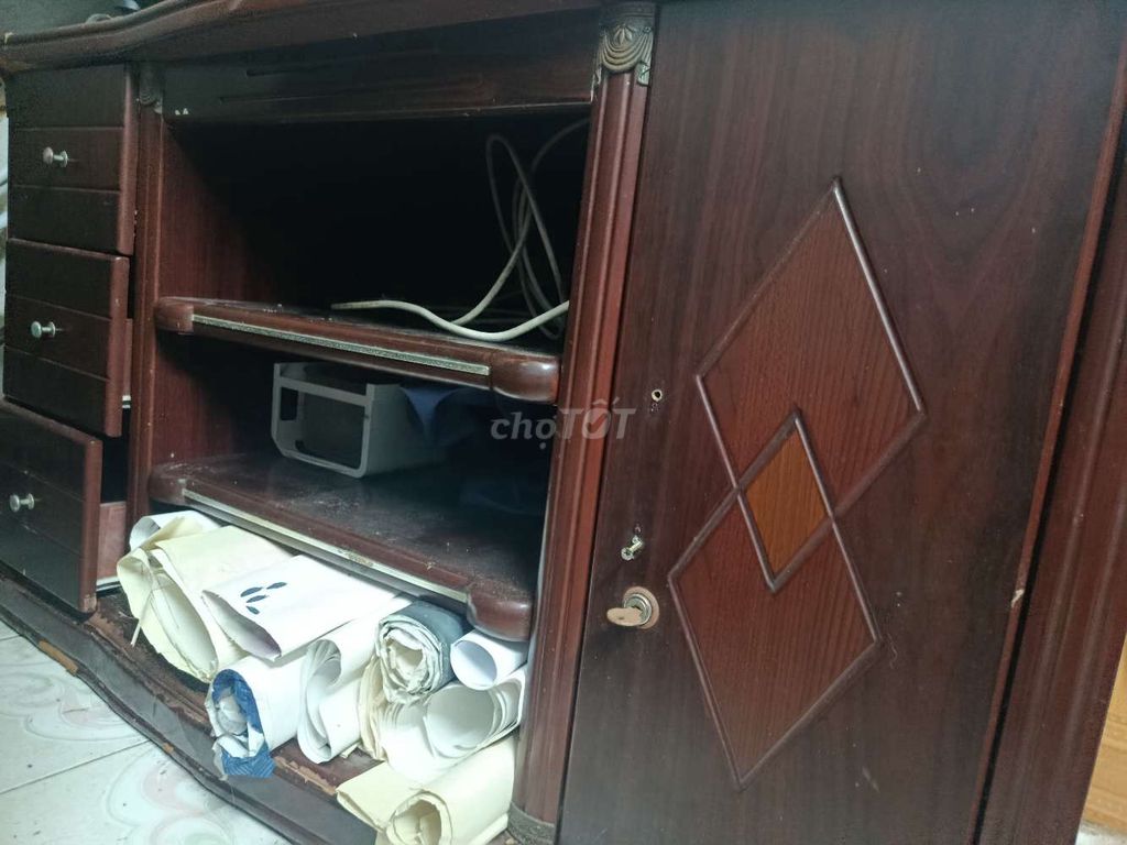 Tủ TV gỗ màu nâu đã sử dụng. Mua bán Tủ, kệ gia đình tại Quận Hai Bà Trưng Hà Nội được đăng bởi Trang Kiều hình 1