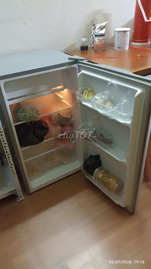 Tủ lạnh mini Electrolux EUM0900SA Xám 92L. Mua bán Tủ lạnh tại Huyện Quốc Oai Hà Nội được đăng bởi VŨ Hội hình 1