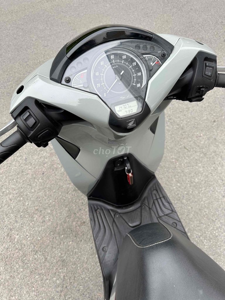 SH việt Nam 2018! 125 phanh CBS, chính chủ, lướt m. Mua bán Xe máy tại Quận Hoàng Mai Hà Nội được đăng bởi Xe Máy Quân Oanh  hình 5