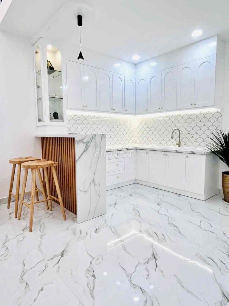 Дом с документами собственника, красивый, готовый к заселению