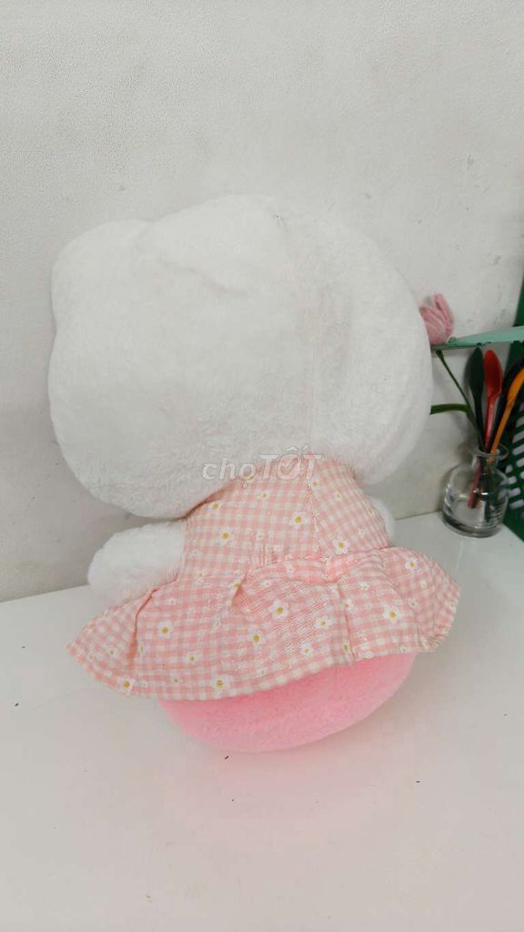 Gấu bông hello kitty váy hồng