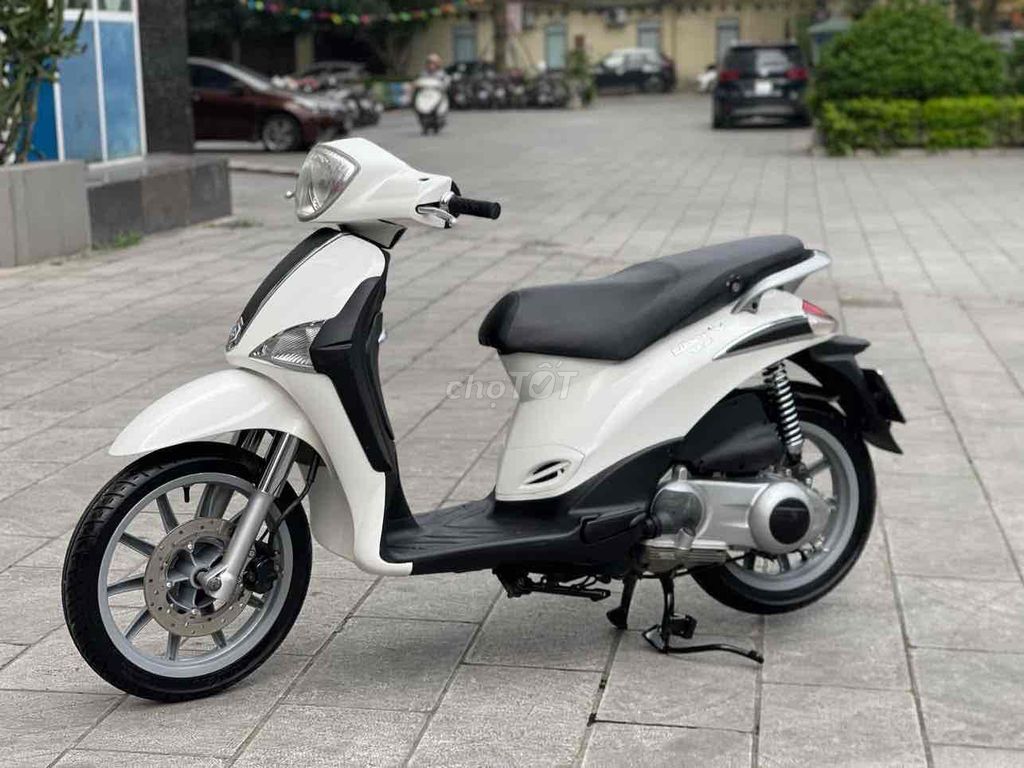 Hang đẹp Liberty 125ie 2012 màu trắng đẹp như mới. Mua bán Xe máy tại Quận Cầu Giấy Hà Nội được đăng bởi Anh Khoa hình 4