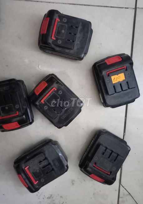 Pin sạc Li-Ion 18V Đen bán xả lổ 49k ae tranh thủ. Mua bán Phụ kiện (Màn hình, Chuột...) tại Quận Ninh Kiều Cần Thơ được đăng bởi CƠ KHÍ LÂM QUỐC TRUNG hình 1