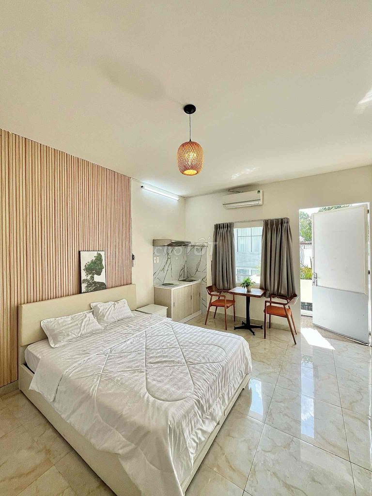 Căn hộ studio 35m2 balcony full nội thất ngay phố đi bộ Bùi viện