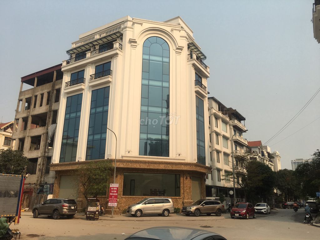 Cho thuê tòa nhà ngõ 214 Nguyễn Xiển: 160m2, 1 hầm, 7 tầng