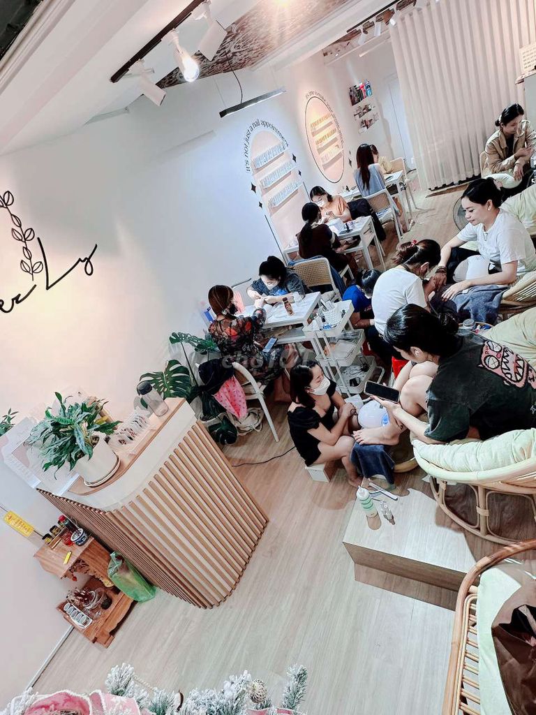 Sang tiệm nail giá siêu hời !!!