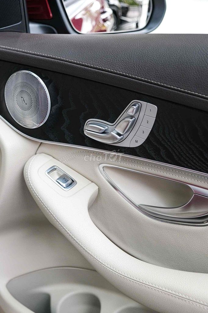 Mercedes GLC 300 4Matic 2019 - 61000 km. Mua bán Ô tô tại Quận 7 Tp Hồ Chí Minh được đăng bởi Quý Auto Nam Sài Gòn hình 11