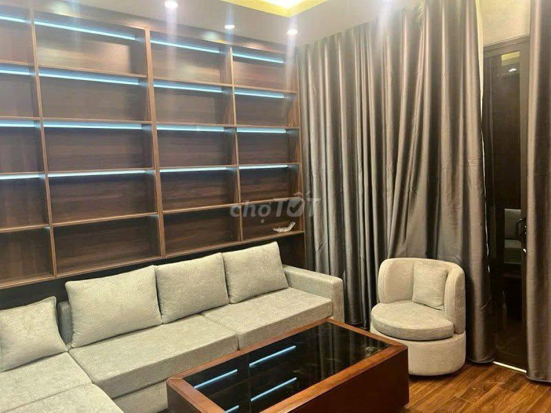 Bán nhà Phố Trạm, Long Biên, 47m², ô tô đỗ cổng