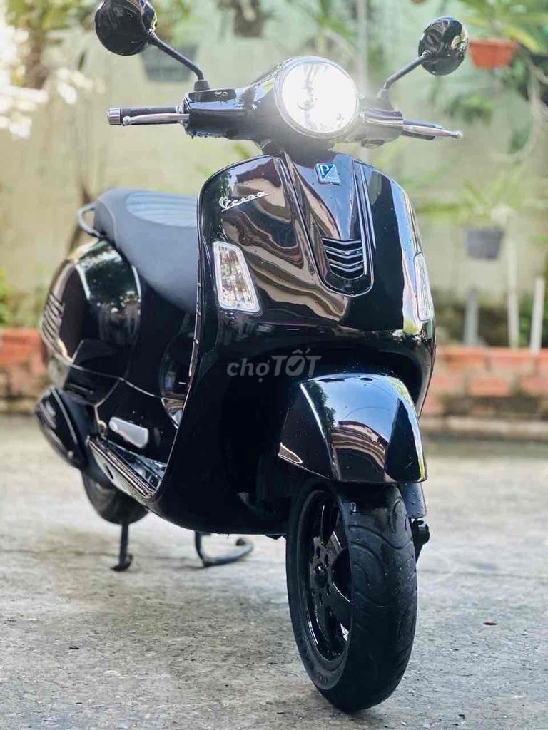 VESPA  GTS 125CC 3VAL IE 2015 FULL ĐEN SPORTY