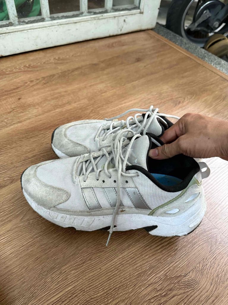 Giày thể thao Adidas nam nữ size 42 xám. Mua bán Giày dép tại Quận Tân Bình Tp Hồ Chí Minh được đăng bởi Hoàng Quí Nguyễn hình 1