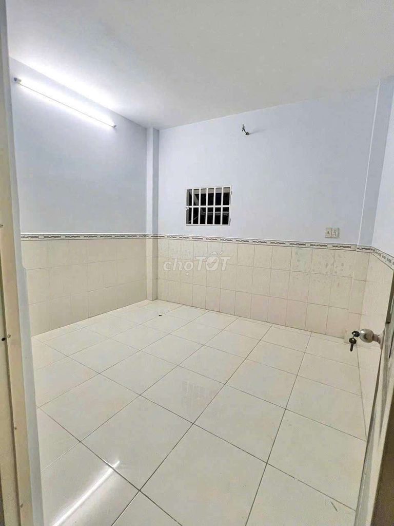 Дом 449 Huong Lo 2, рядом с перекрестком Bon Xa, 4 спальни