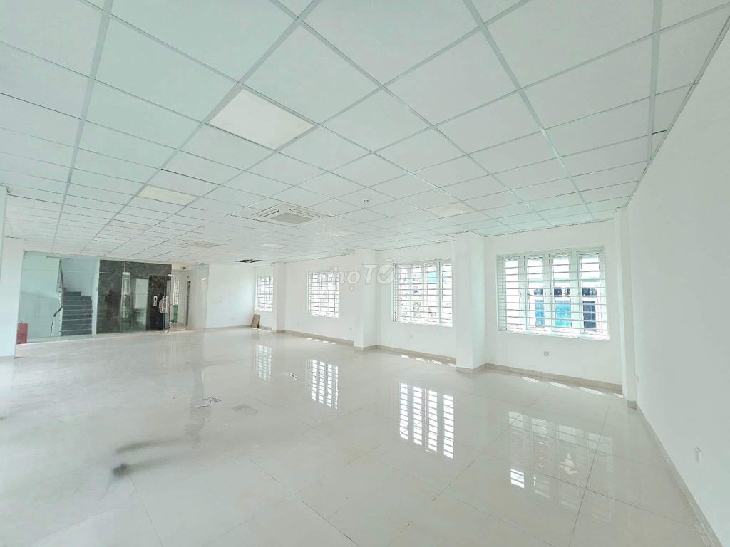 Cho thuê văn phòng tại Lê Trọng Tấn sàn 90m2 view cực đẹp giá cực rẻ