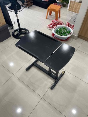 Bàn laptop di động, khung sắt, điều chỉnh độ cao. Mua bán Bàn ghế tại Thành phố Dĩ An Bình Dương được đăng bởi Phú Nguyễn Ngọc Thiên