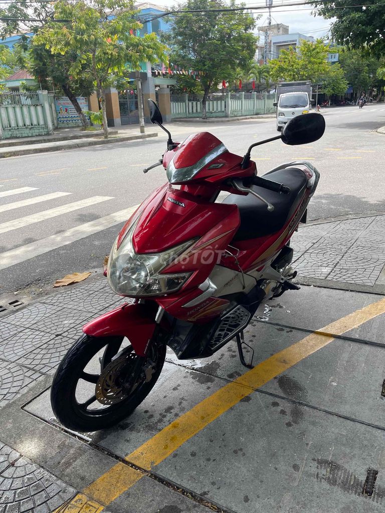 Honda Air Blade 2025 красный