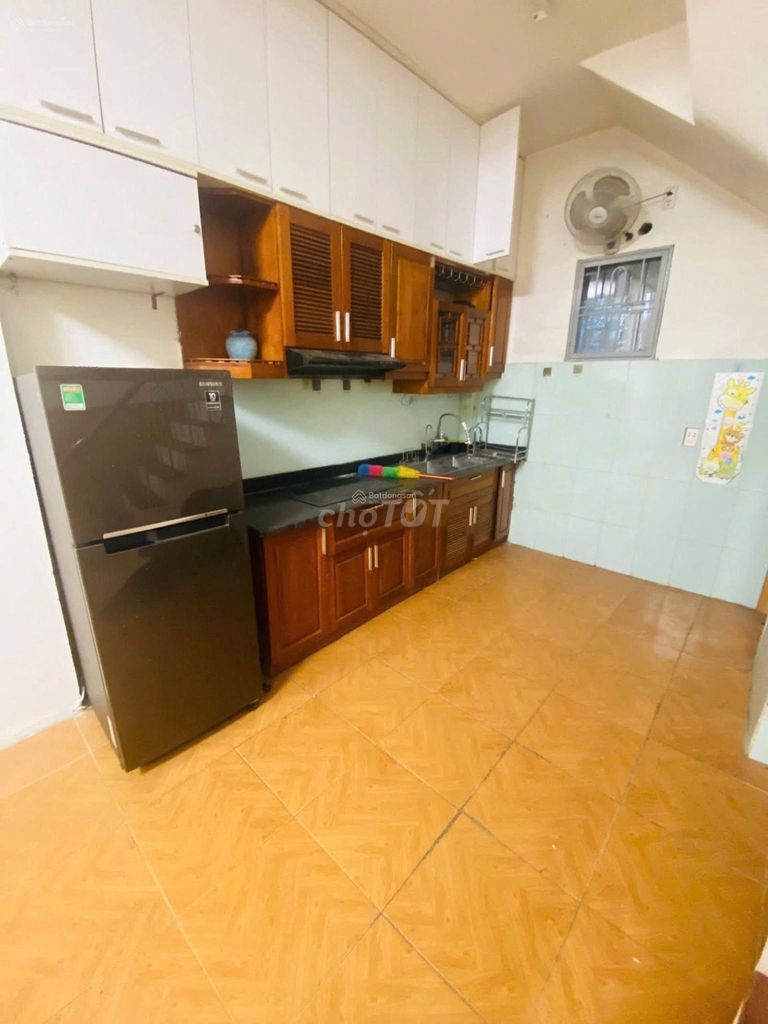 Дом в аренду в Хоанг Куок Вьет, Кау Гиай, 30 м2 x 3 этажа