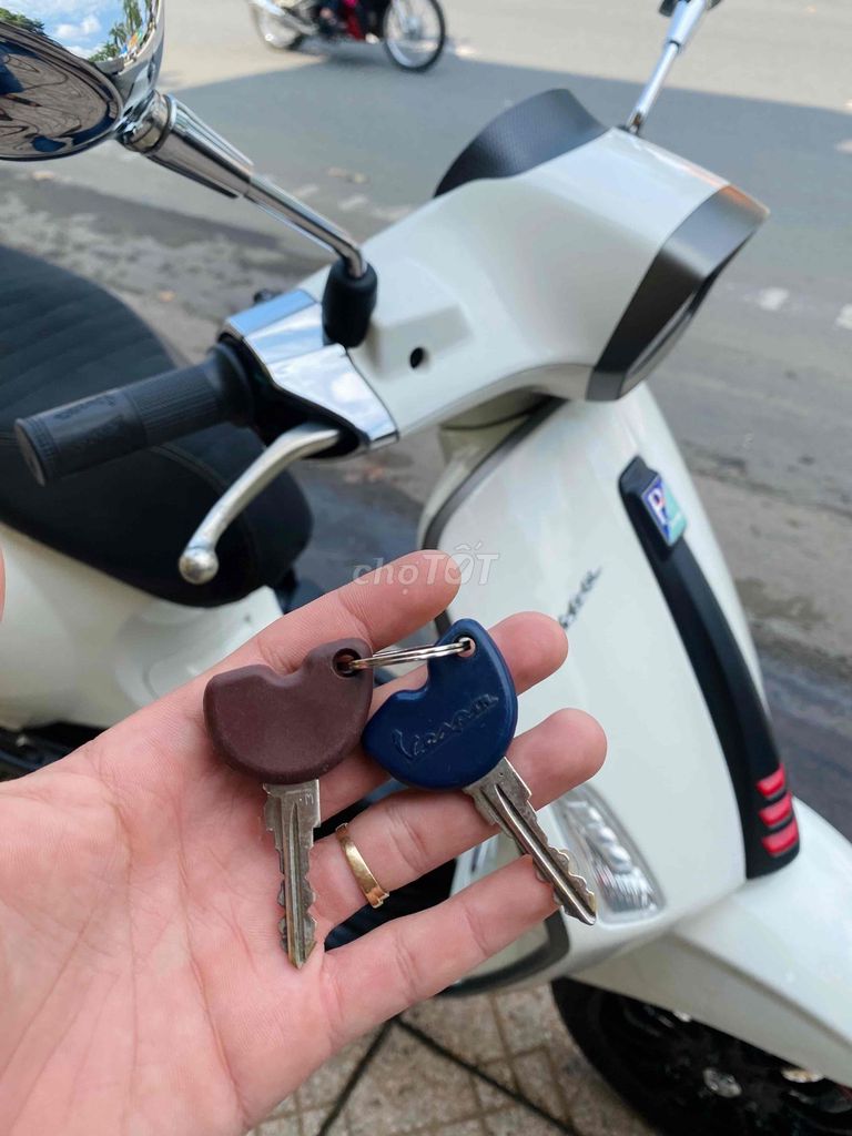 Piaggio Vespa ABS Carbon 2019 Đk 2020 siêu lướt✅. Mua bán Xe máy tại Quận Ninh Kiều Cần Thơ được đăng bởi Hiếu Xe máy Tân Liên Hưng 2 hình 9