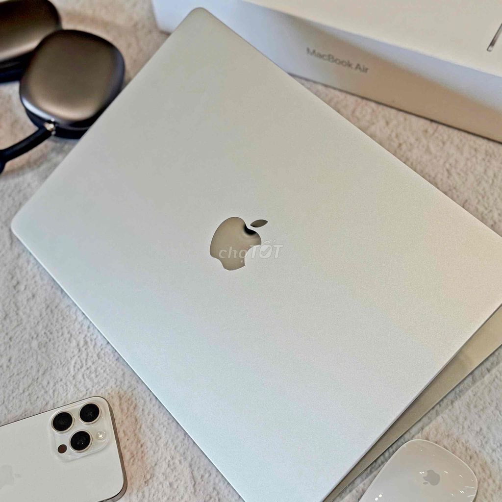 Macbook Air M3 15" 16/256 Sliver 99% Fullbox. Mua bán Laptop tại Quận Ninh Kiều Cần Thơ được đăng bởi Minh Phát hình 1