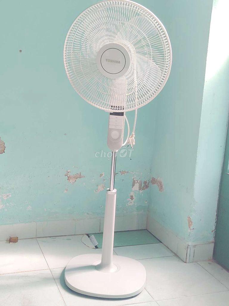 Quạt đứng Toshiba Trắng Mới. Mua bán Quạt tại Thành phố Nha Trang Khánh Hòa được đăng bởi xuanmai dao hình 1